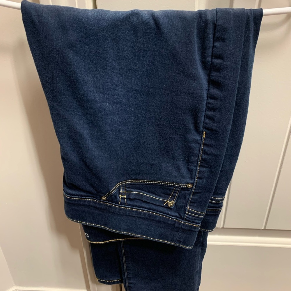 Pull on Crop Levi Jeans- dark wash